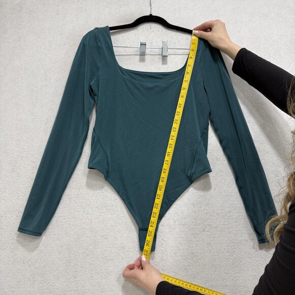 Lululemon Bodysuit Womens Small Green Long Sleeve Scoop Neck Snap Closure Top - Picture 3 of 9